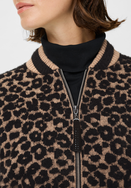 Olsen 11004704 Henny Fit Zip Front Jacket in Leopard Print